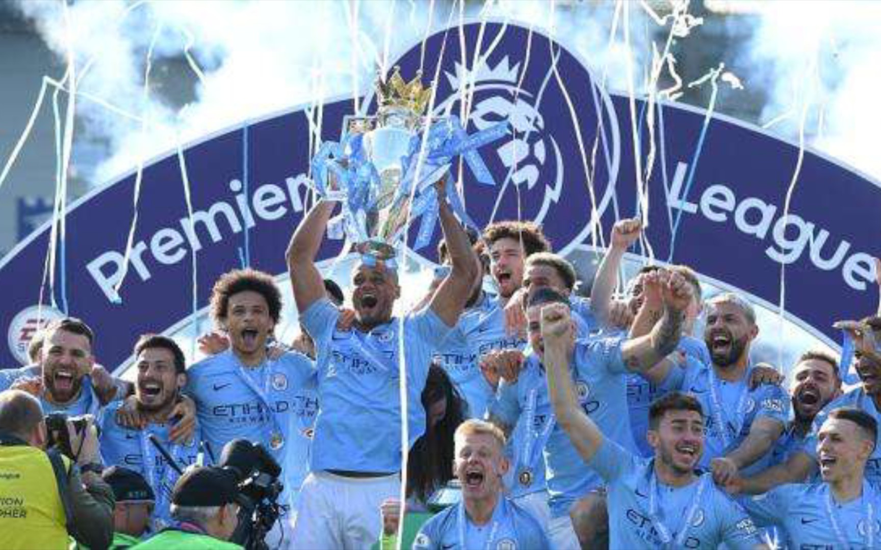 在这个背景 在这个背景