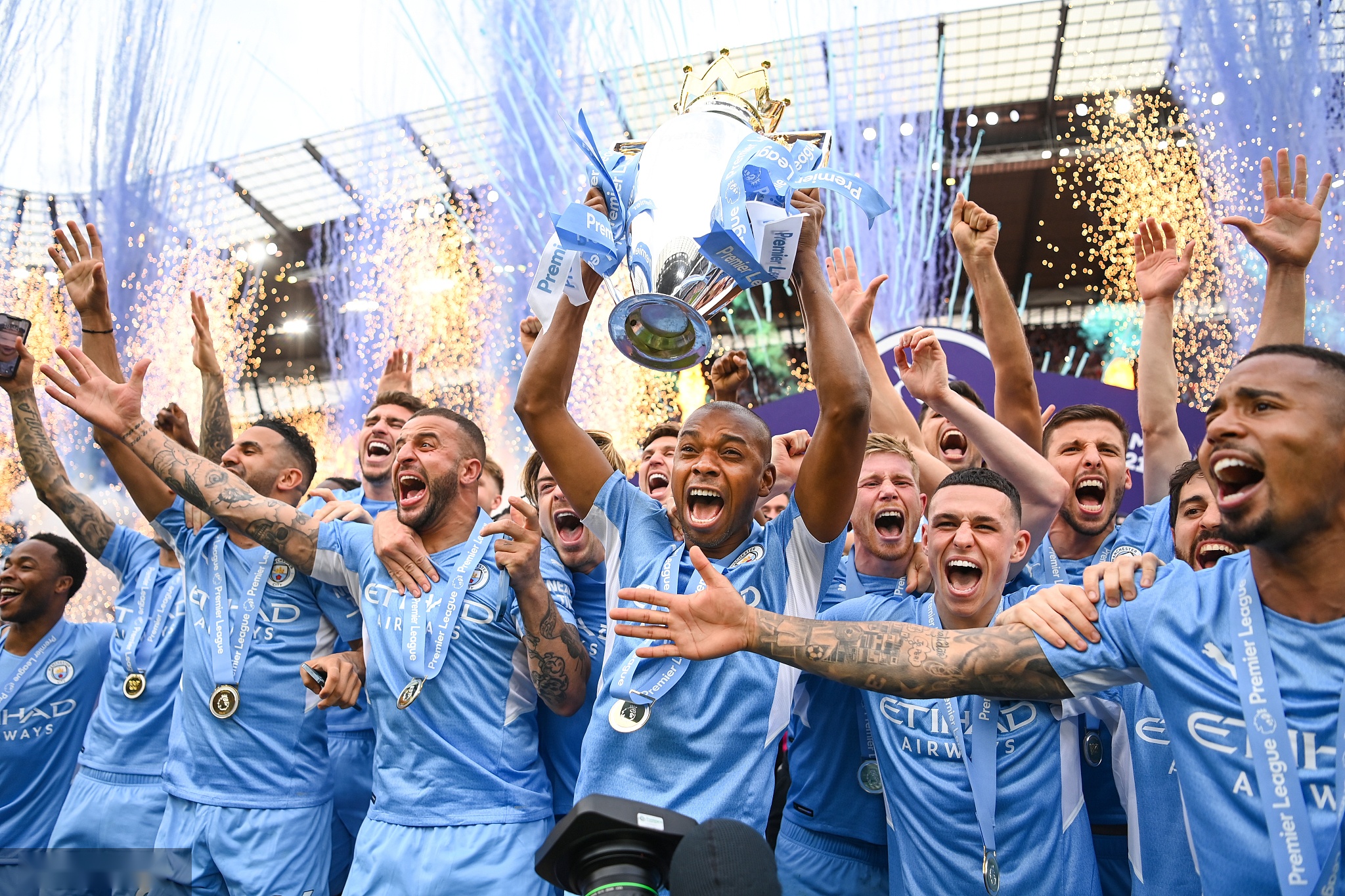 多数依赖于 多数依赖于